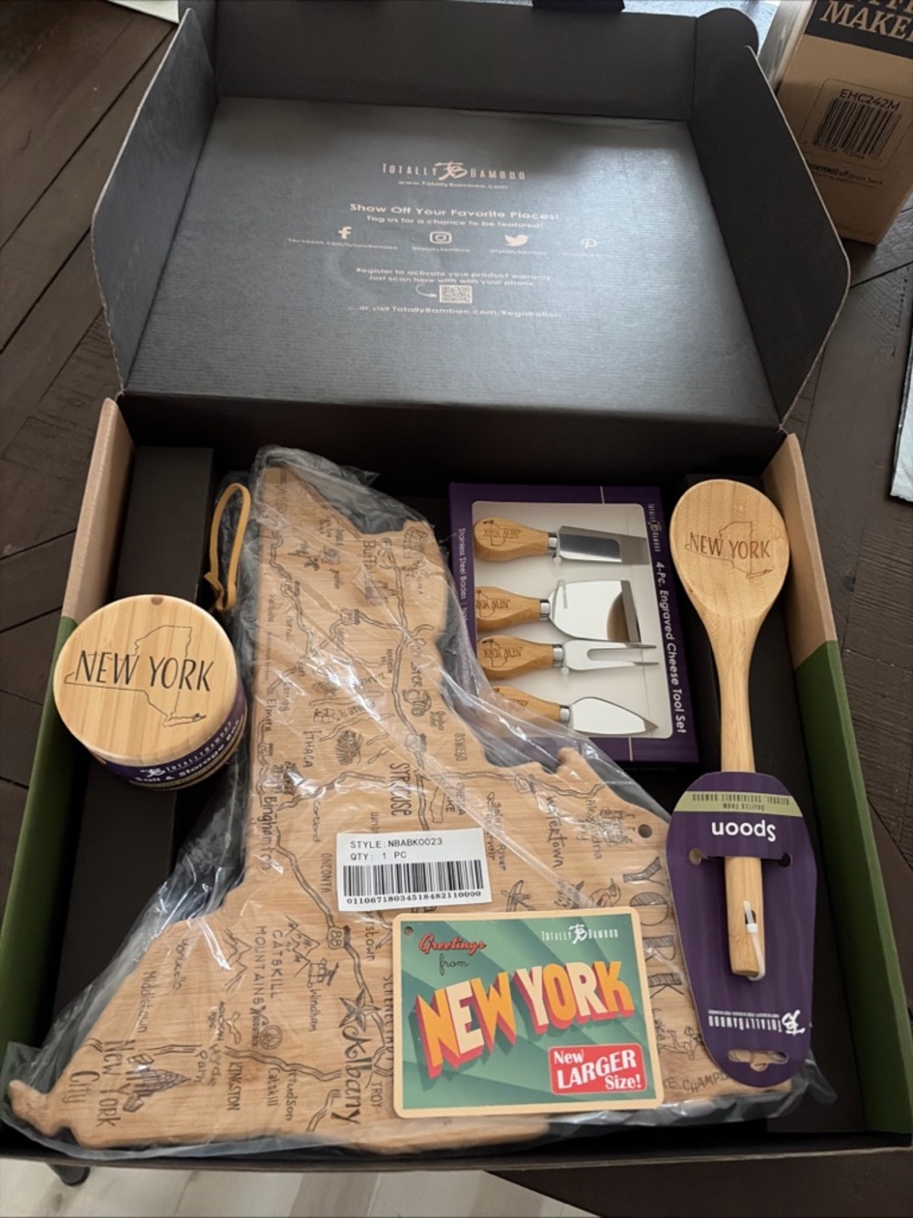 totally bamboo new york cutting board handmade w/accessories new